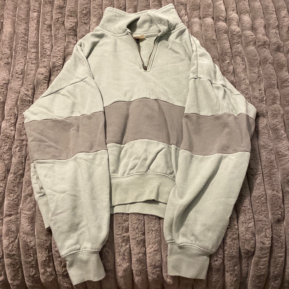 Universal Thread. Size M.